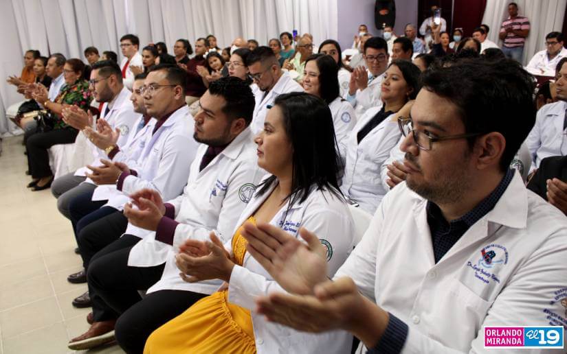 graduaciuon-medicos-especislistas